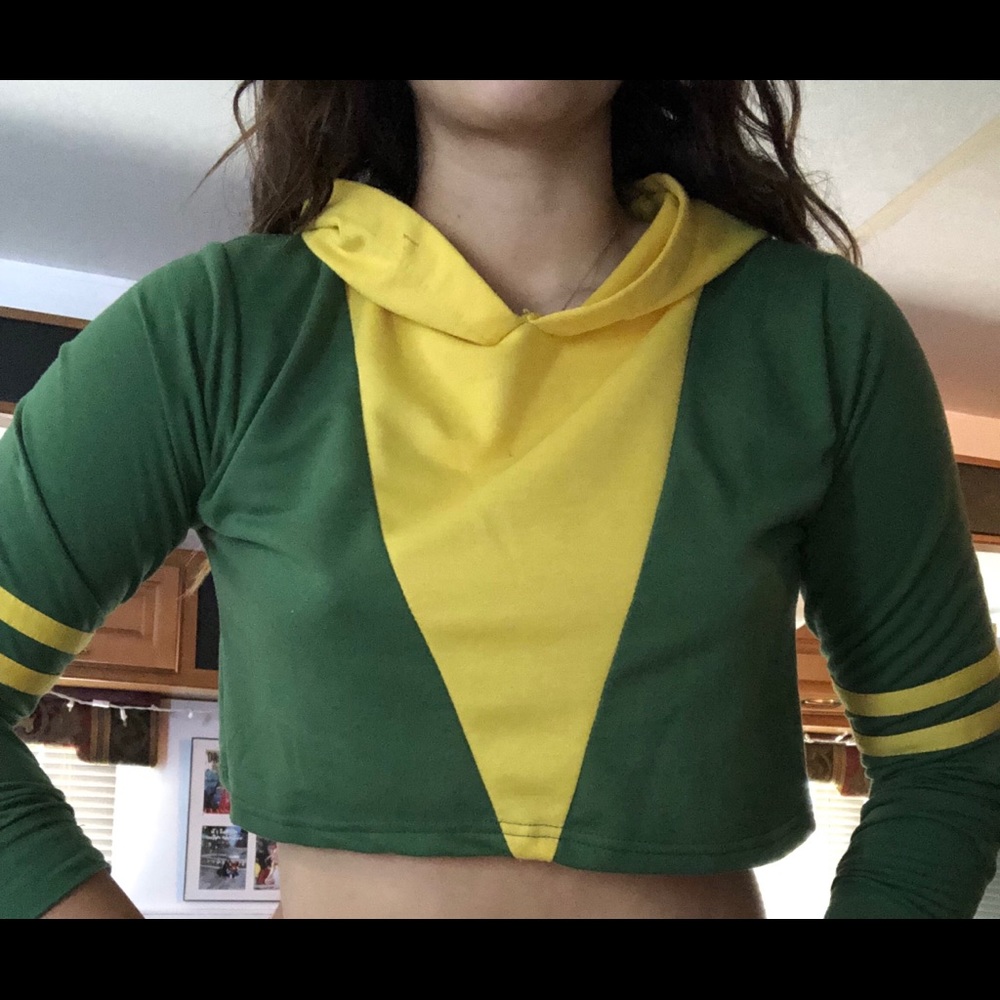 Long sleeve hoodie crop top